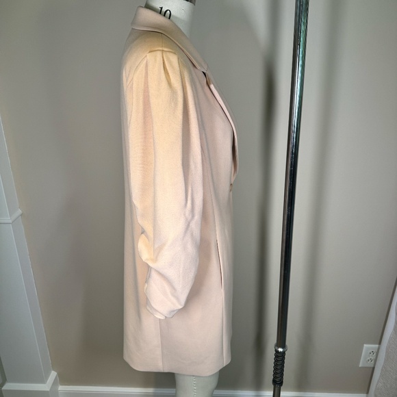 Classic Alice and Olivia Muriel Blazer/Coat with Scrunched Sleeves - Picture 4 of 8